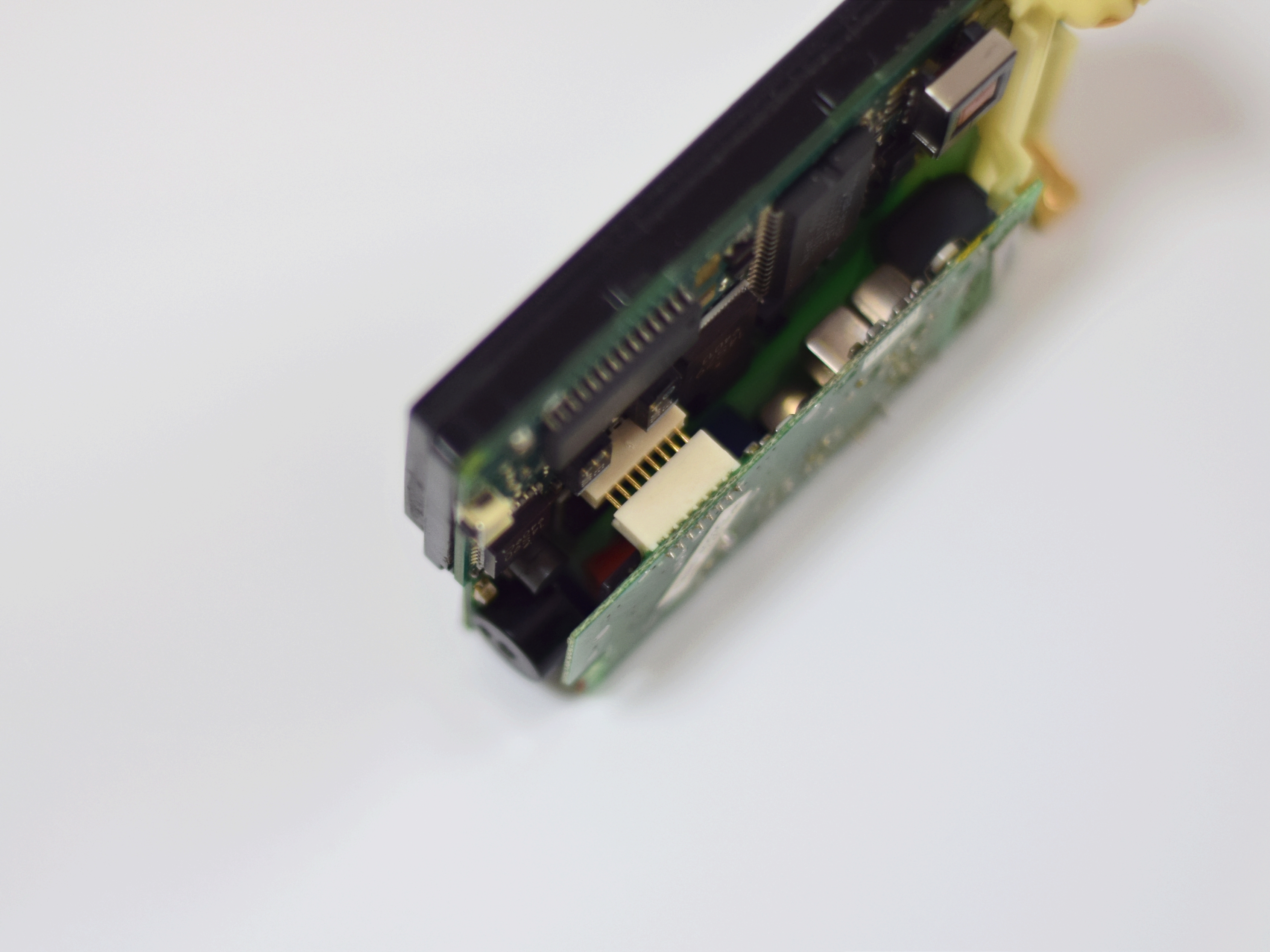 Zerlegen Sie einen Motorola Pager und sehen Sie, wie er im Inneren aufgebaut ist! - 11