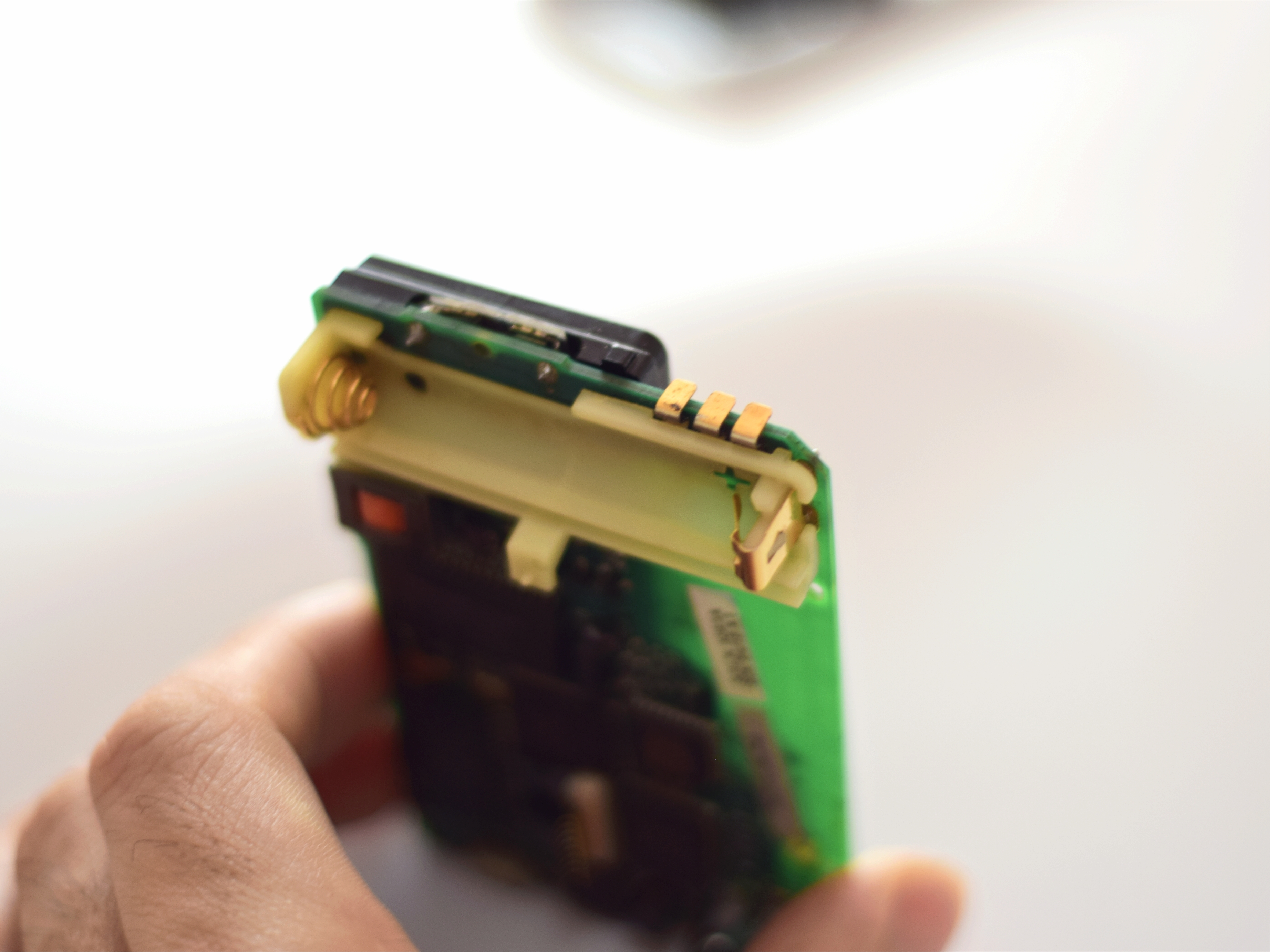 Zerlegen Sie einen Motorola Pager und sehen Sie, wie er im Inneren aufgebaut ist! - 17