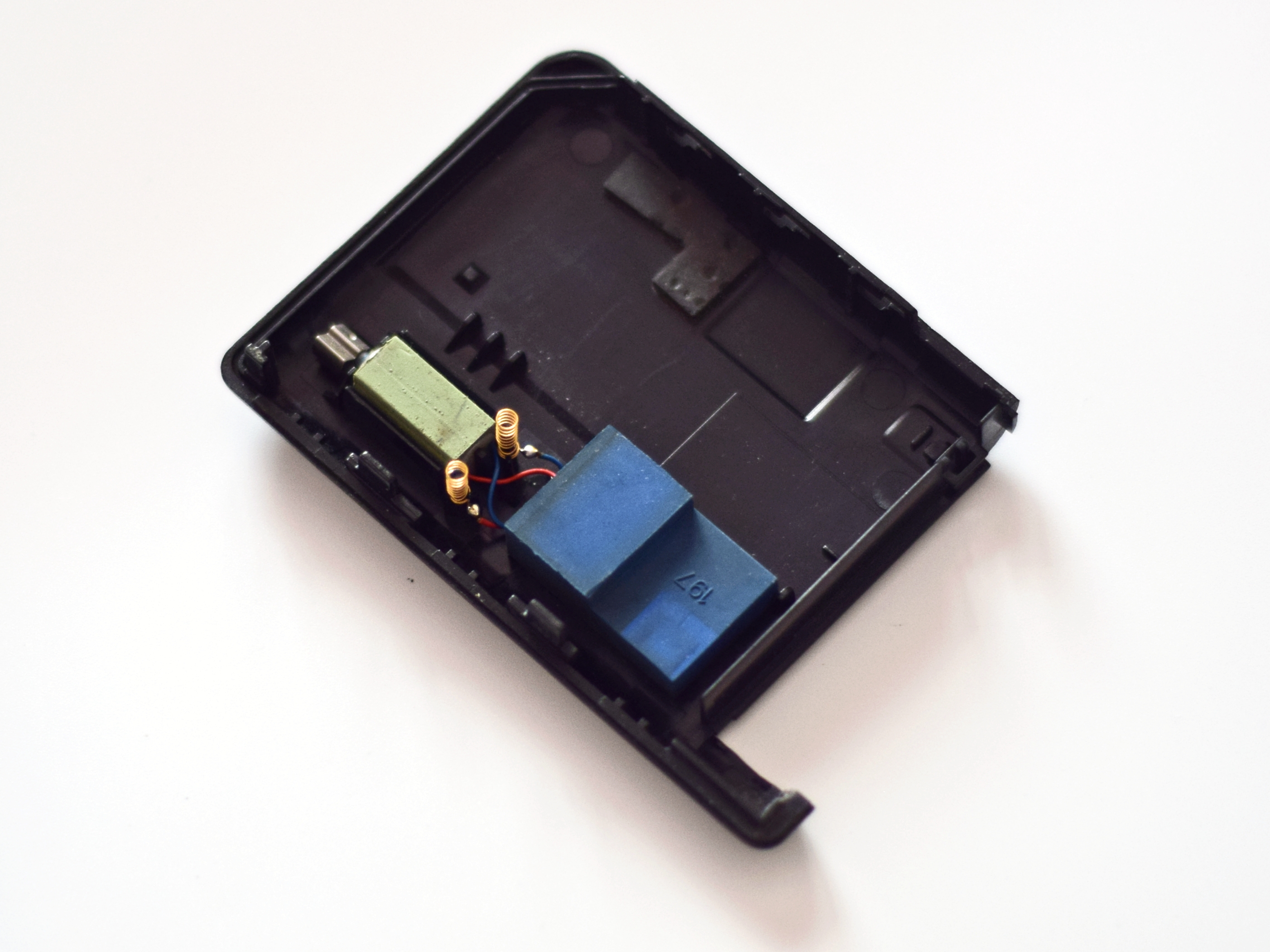 Zerlegen Sie einen Motorola Pager und sehen Sie, wie er im Inneren aufgebaut ist! - 9