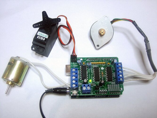 Welcher Mikrocontroller ist am besten, um Motorsprung zu steuern?