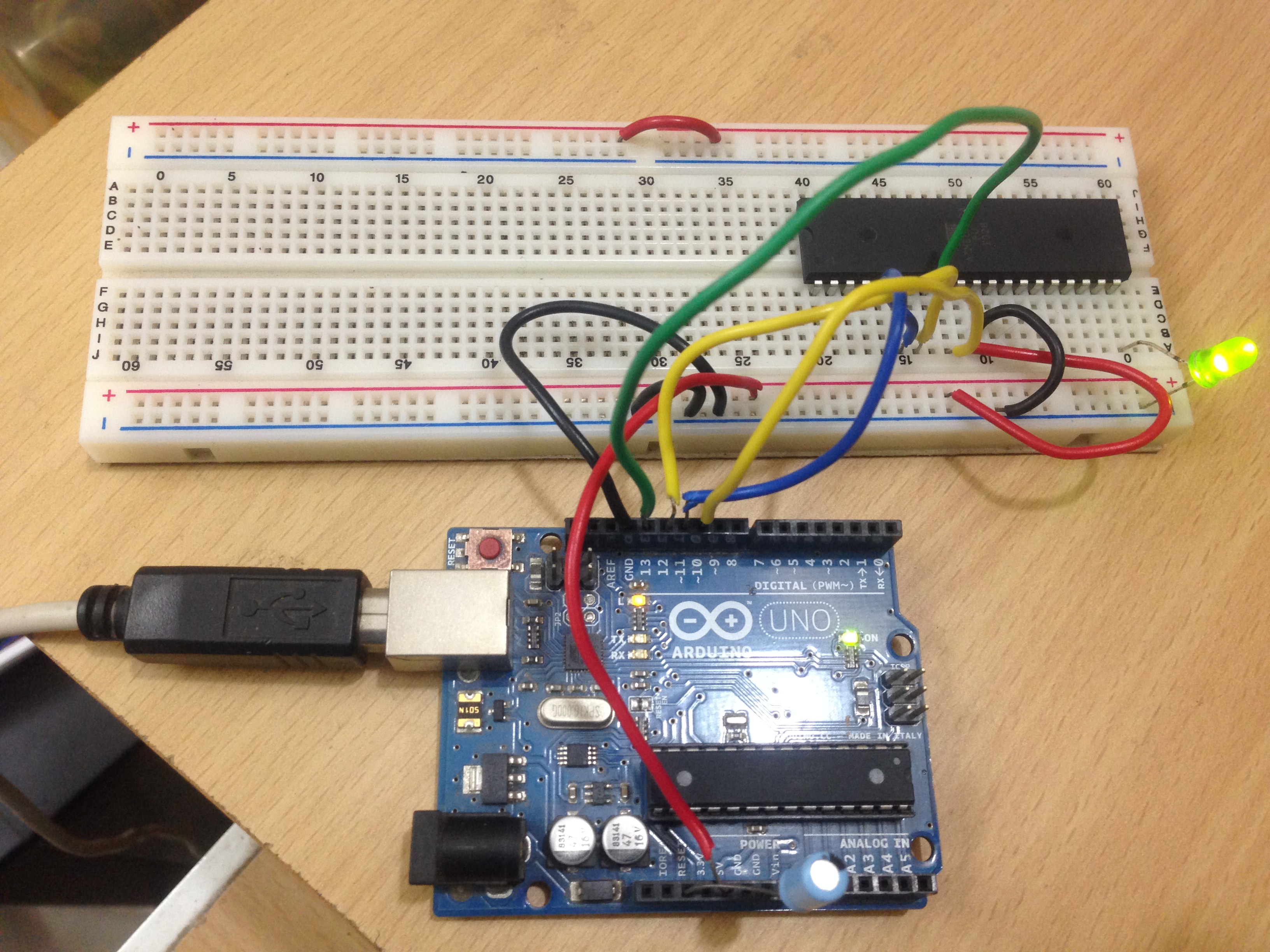 Wie verbindet man Arduino mit anderen Mikrocontrollern oder Geräten?
