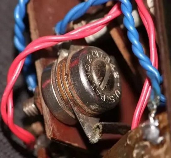 Demontage eines Militärmultimeters aus dem Zweiten Weltkrieg, eines Multimeters von vor über 80 Jahren! - 10