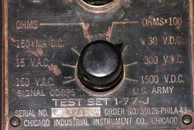 Demontage eines Militärmultimeters aus dem Zweiten Weltkrieg, eines Multimeters von vor über 80 Jahren! - 3